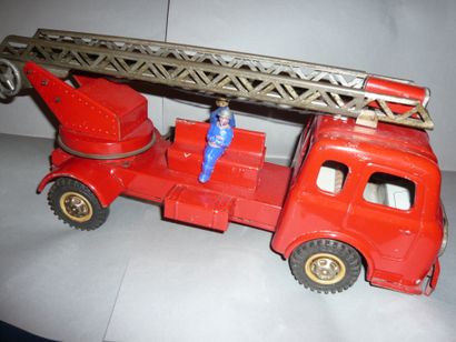 JOUSTRA Camion pompier lg :32cm (en l’ét...
