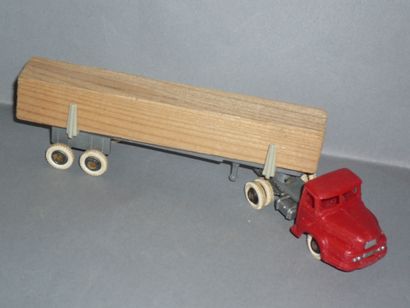 CLE Camion UNIC transport de bois