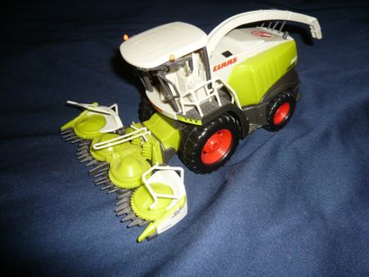 BRUDER. Ensileuse à mais CLAAS JAGUAR 960...