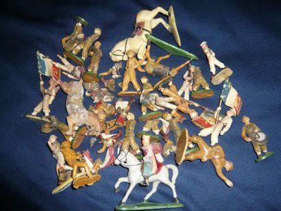 Lot à trier de soldats en plastique et élastomère...