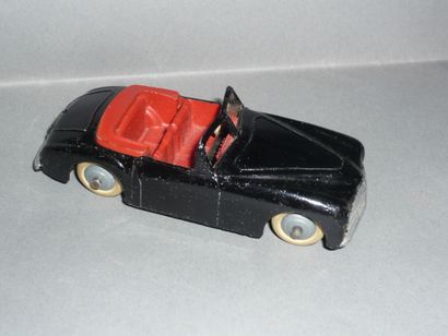 DINKY TOYS n°24S Simca 8 sport. Pare-brise...