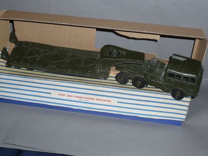 DINKY TOYS n°898 Tracteur Berliet avec remorque...