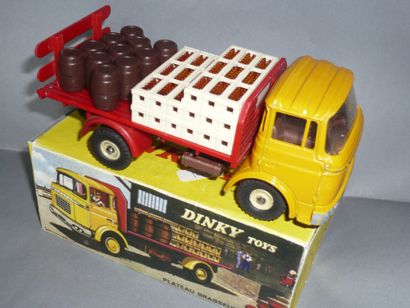 DINKY TOYS n°588 Plateau brasseur BERLIET...