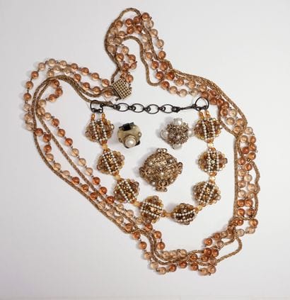 LOT of VINTAGE JEWELRY in shades of yellow...
