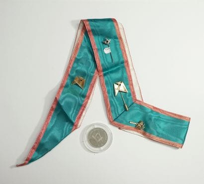 FRANC-MAÇONNERIE - LOT including :
1 blue...