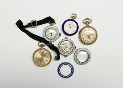 LOT of WATCHES in gilt metal including :
2...
