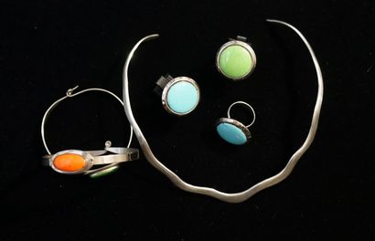 NECKLACE with open wave motif, in silver...
