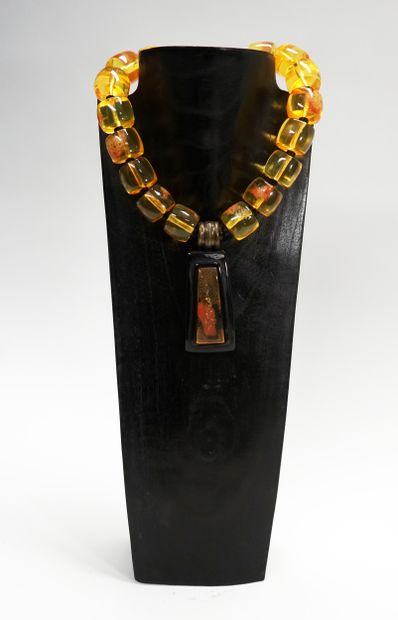 DOMINIQUE DENAIVE - Resin necklace made of...