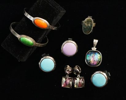 SET of vintage metal, enamel and glass jewelry...