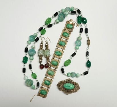 LOT of VINTAGE JEWELRY in shades of green...
