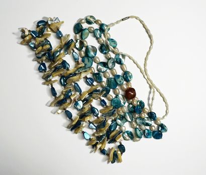 LOT of 2 necklaces and 1 long necklace in...
