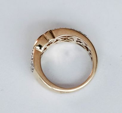 RING in 9K gold (375/°°) set with white imitation...