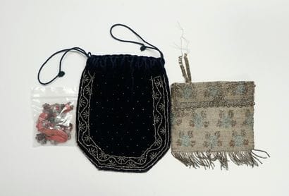 LOT of BOURSES including :
Beaded BURSE,...