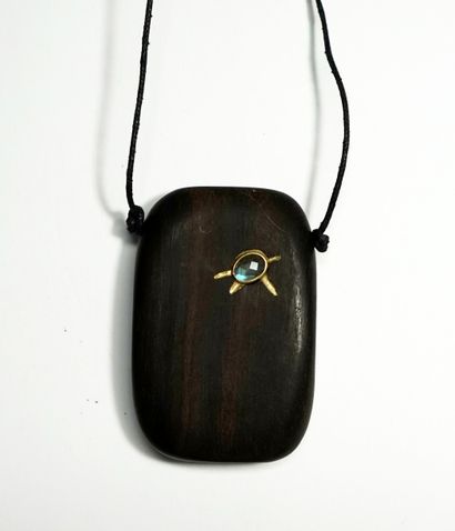 PENDANT in exotic wood enhanced with a labradorite...