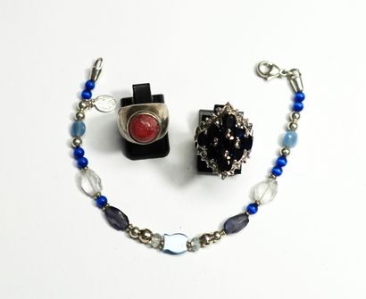SET of jewelry including : 
1 Clio blue bracelet...