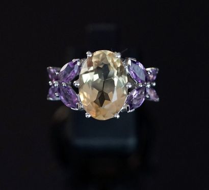 Silver ring 925°/°° centered on an oval faceted...