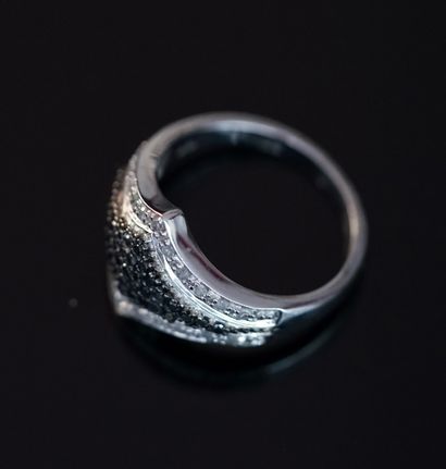 Silver ring 925/°° forming a rhombus set...