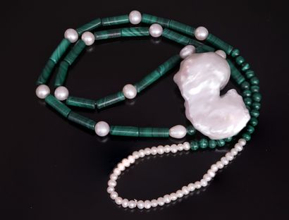 NECKLACE without clasp composed of freshwater...