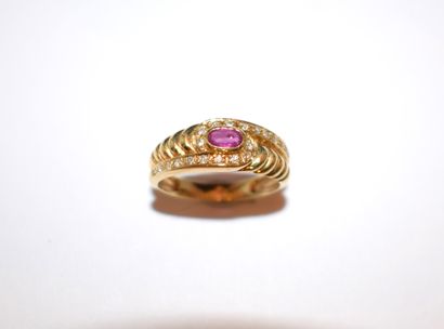RING in 18K yellow gold (750/°°) set with...