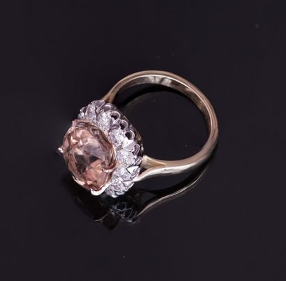 Daisy ring, 2 gold (yellow and white), centered...