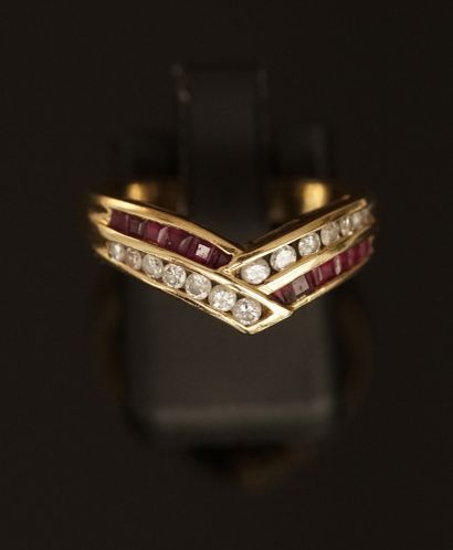 RING in 18k (750/°°) yellow gold featuring...