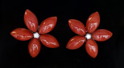 PAIR OF 18k (750/°°) white gold earrings...