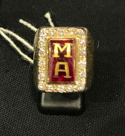 18k (750°) yellow gold signet ring, centered...