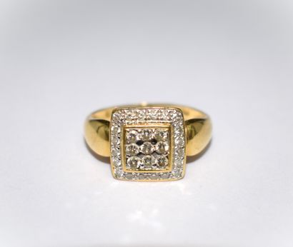 RING in 18K (750/°°) yellow gold featuring...