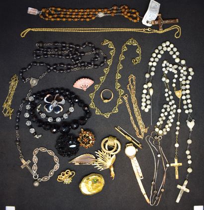 LOT OF JEWELRY FANTAISIE in gilded metal,...