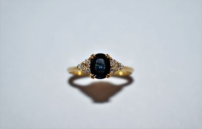 RING in 18K yellow gold (750/°°) set with...