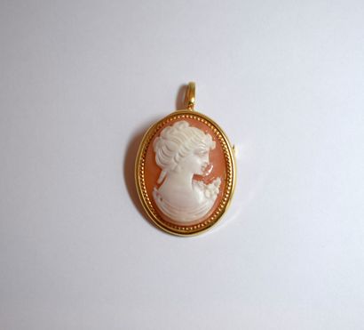 18K (750/°°) yellow gold CAMEE PENDANT, romantic...