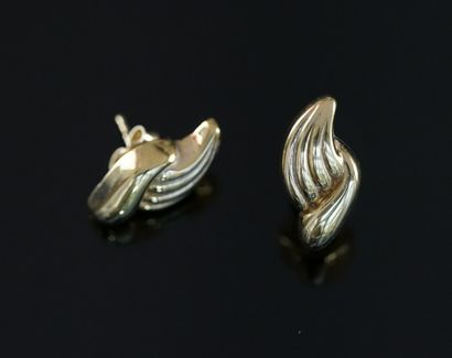 PAIR OF EARRINGS in 18k (750/°°) yellow gold...