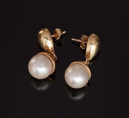 PAIR OF EARRINGS in 18K (750/°°) yellow gold,...