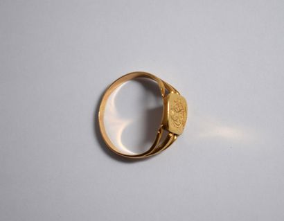RING in 18K (750/°°) yellow gold, man's signet...