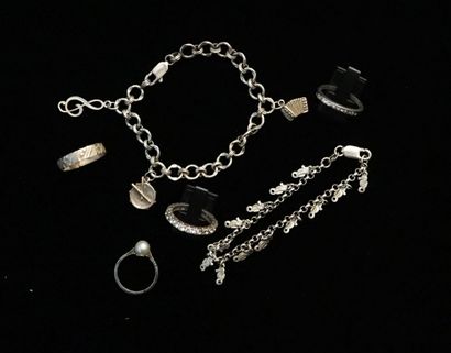 SET of silver jewelry :
- BRACELET charms...