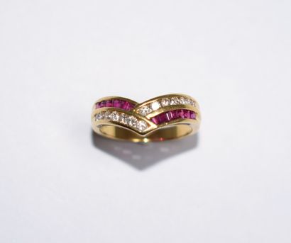 RING in 18k (750/°°) yellow gold featuring...