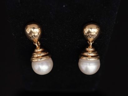 PAIR OF EARRINGS in 18K (750/°°) yellow gold,...