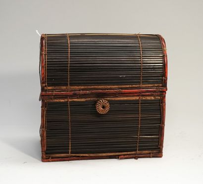 Rice basket with curved lid, made of wood...