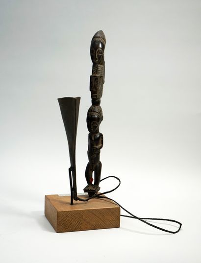 Marteau à musique sculpté d’un personnage...