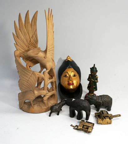 Decorative set composed of 3 elephants, a...