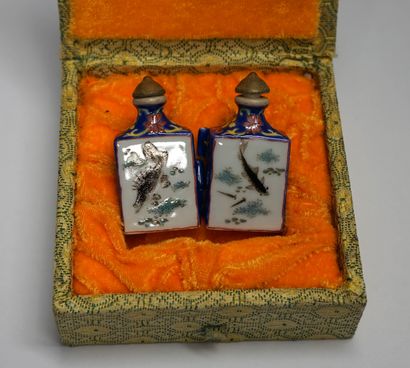 2 twin snuffboxes in polychrome porcelain...