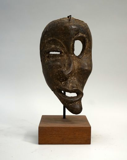 Masque « maladie » présentant un visage complétement...