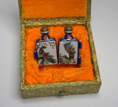 2 twin snuffboxes in polychrome porcelain...