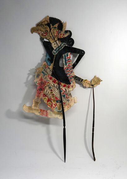 Ancient puppet presenting a male character...