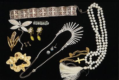 FANTAISIE: set in gold or silver metal including:...