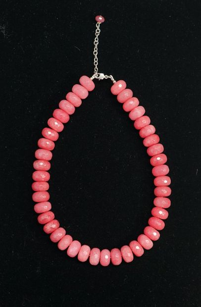 NECKLACE made of faceted pink decorative...