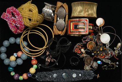 FANTAISIE: lot in gold or silver metal, fancy...