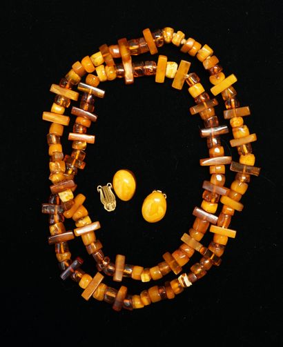 NECKLACE without clasp composed of sticks...