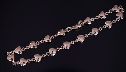BRACELET en plaqué or à motif de coeur. L:...
