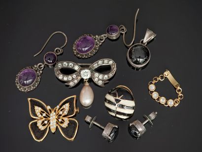 SET in gold or silver metal, enamel, rhinestones,...